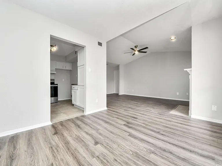 1818 Augusta Dr #14 — Photo 11