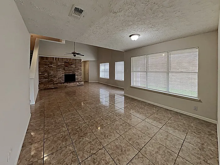 907 Briarcreek Dr — Photo 8
