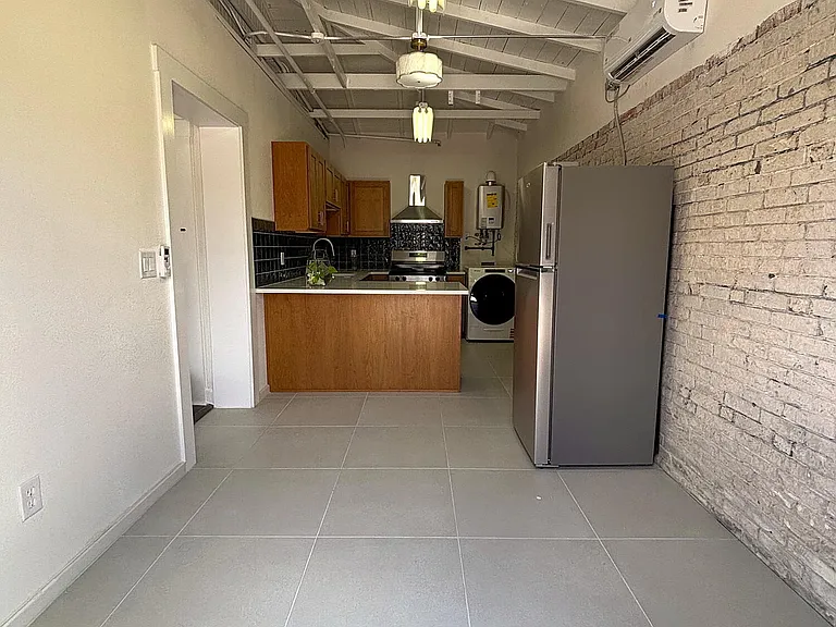 3116 Wheeling Ave #B — Photo 3