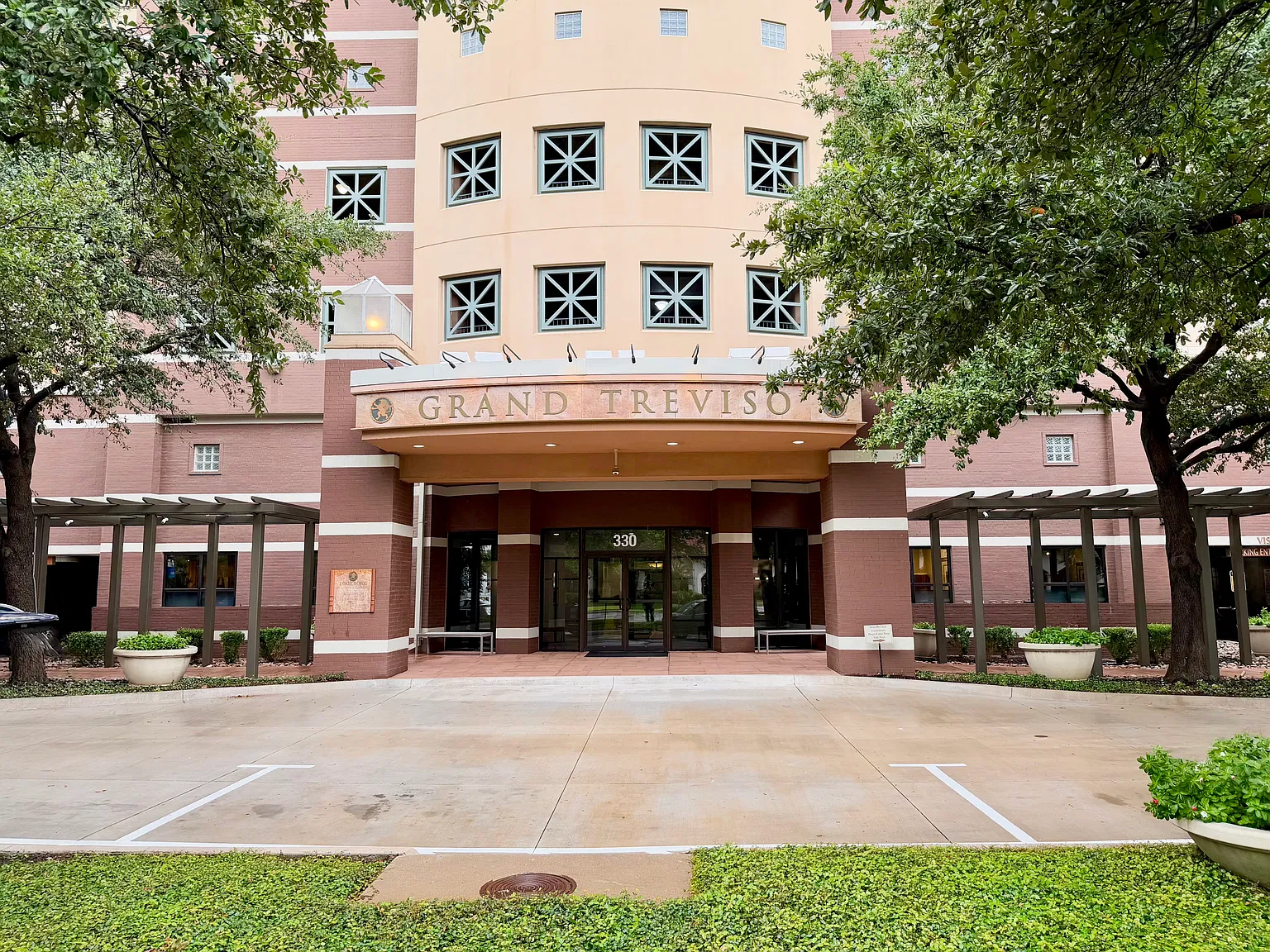 330 Las Colinas Blvd — Photo 2