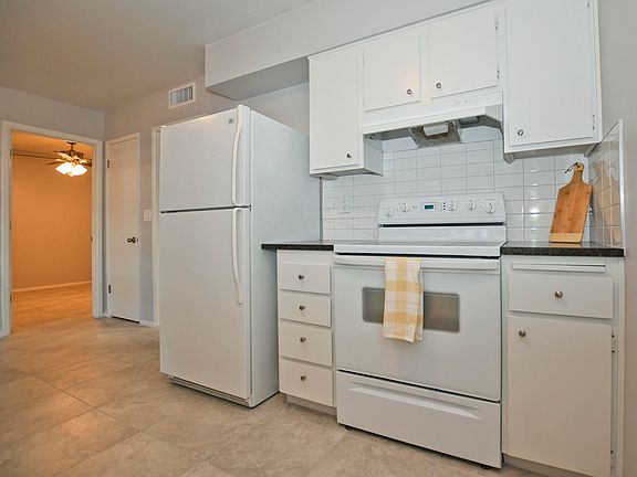 3rd image of 10554 W Coggins Dr