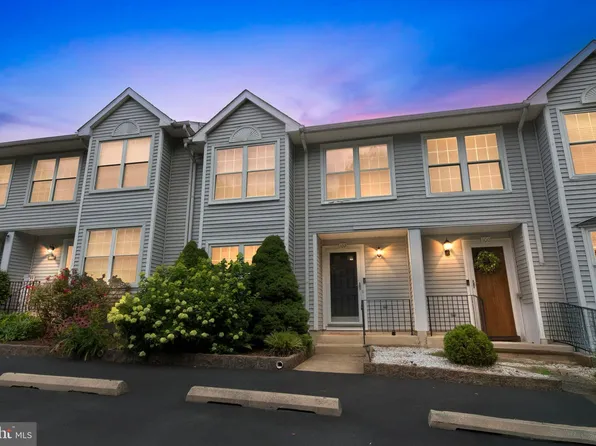 102 Roseman Ct, Newark, DE 19711