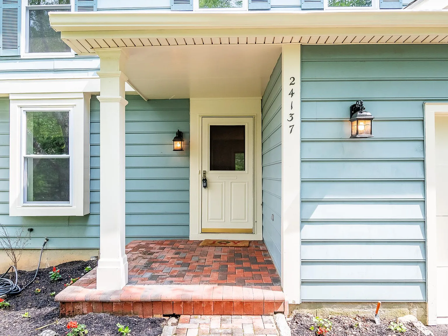 5 bed, 2800 sqft, $3,700 — Photo 3