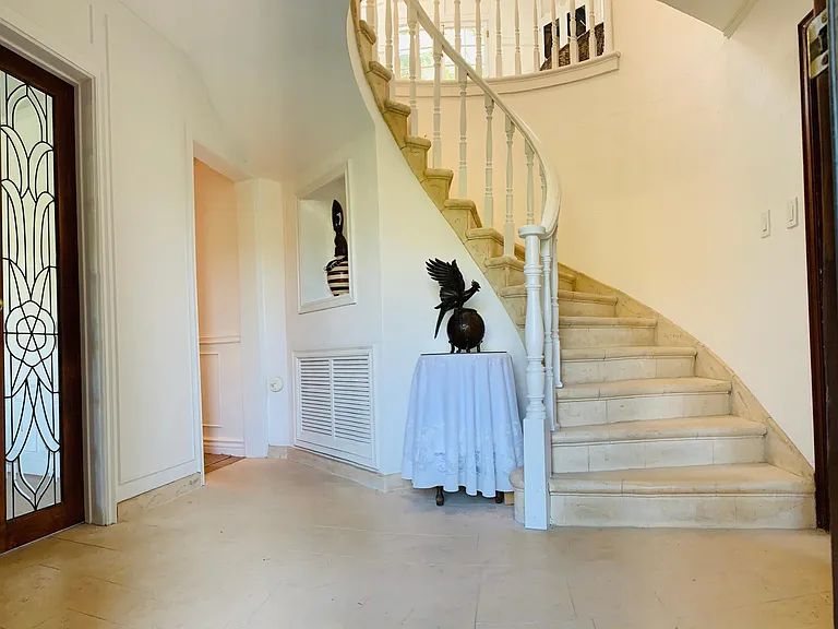 2400 Benedict Canyon Dr — Photo 16