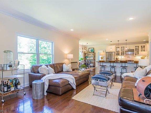 4th image of 10 Fawn Hollow Dr