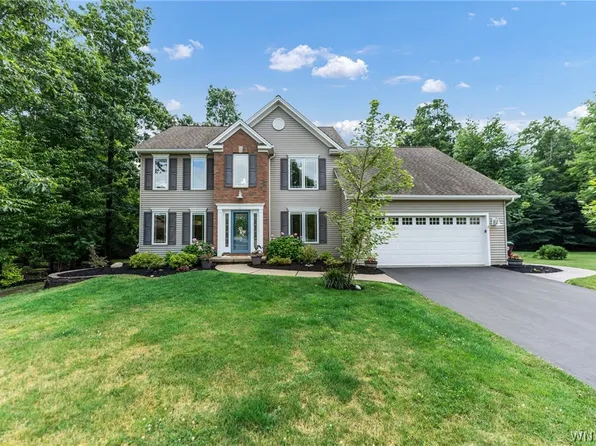 11 Acorn Cir, Orchard Park, NY 14127