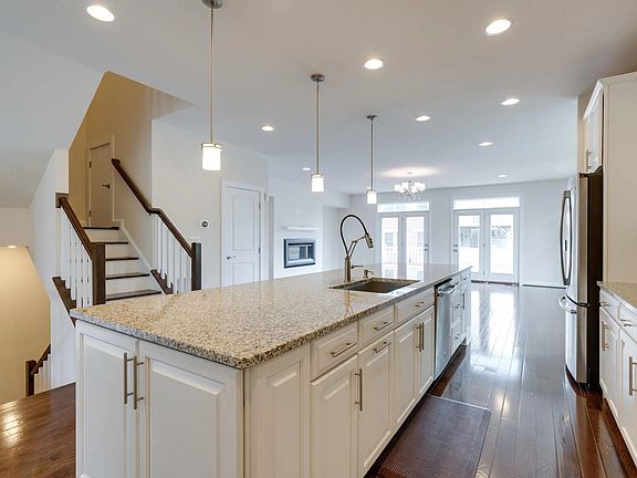 3rd image of 7200 Holywell Ln