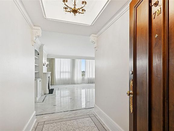 4th image of 2100 Saint Charles Ave #7MN