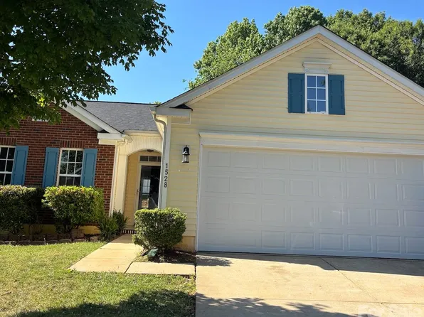 1528 Oakdale Green Dr, Charlotte, NC 28216