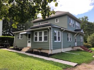 15 Lawrie Ave, Hopatcong, NJ 07843