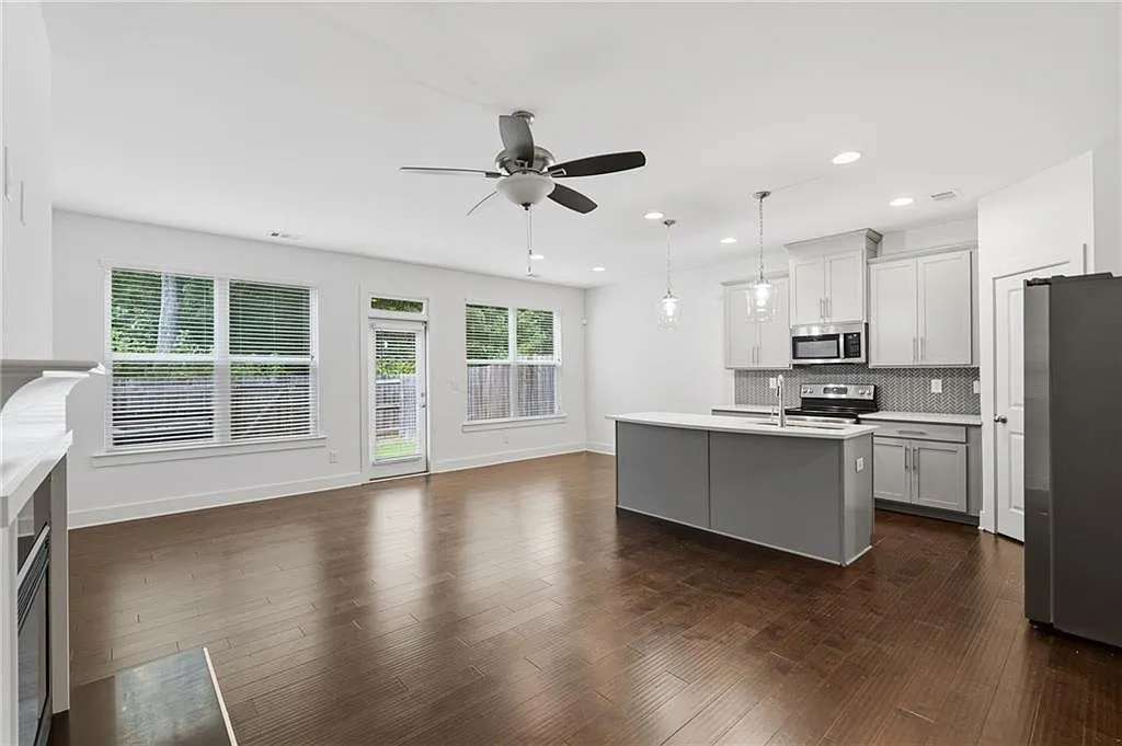 3 bed, 2.5 bath, 1742 sqft, $2,250 — Photo 4