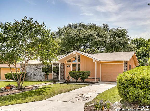 3rd image of 9215 Summer Wind St