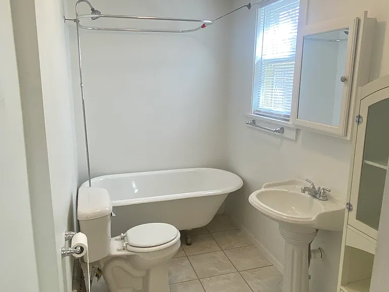 555 S 35th Ave — Photo 8