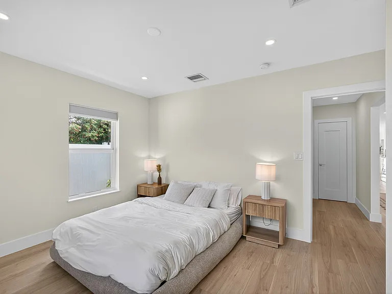 520 36th St — Photo 37