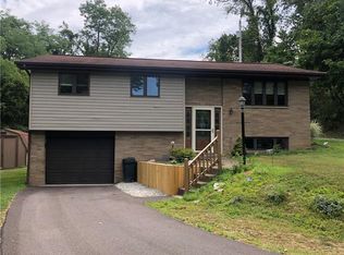 33 Cherry Ln, Finleyville, PA 15332