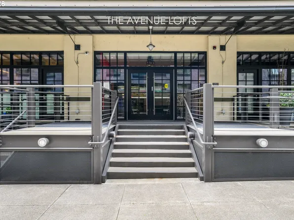 1400 NW Irving St APT 615, Portland, OR 97209