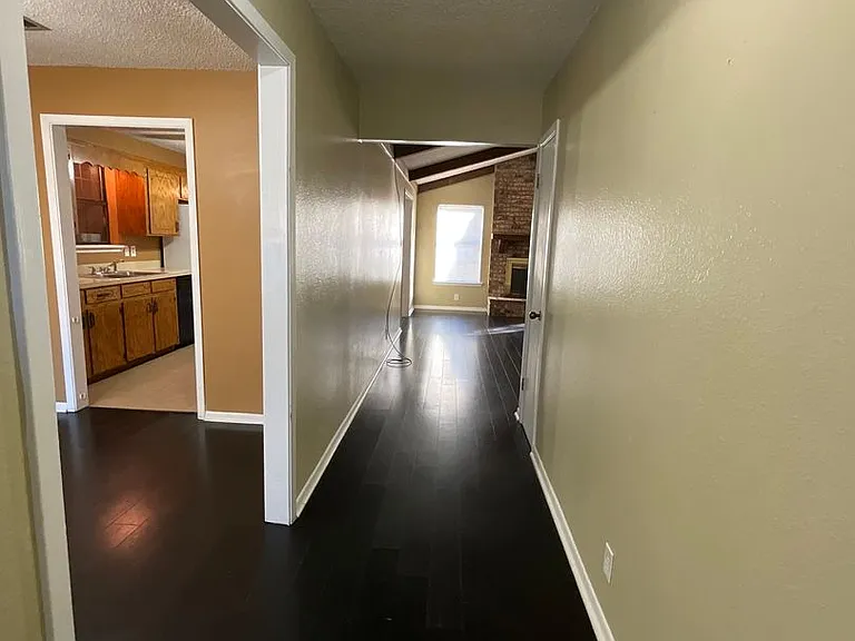 213 Old Oak Ln — Photo 4