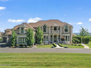 7 Stoneridge Dr, Loudonville, NY 12211