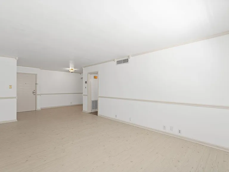 2601 Bellefontaine St #B105 — Photo 8