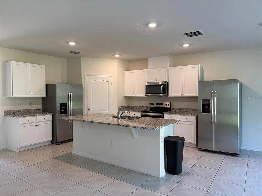5 bed, 3.0 bath, 2511 sqft, $2,800 — Photo 3