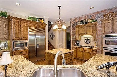 5th image of 6608 Thorntree Dr