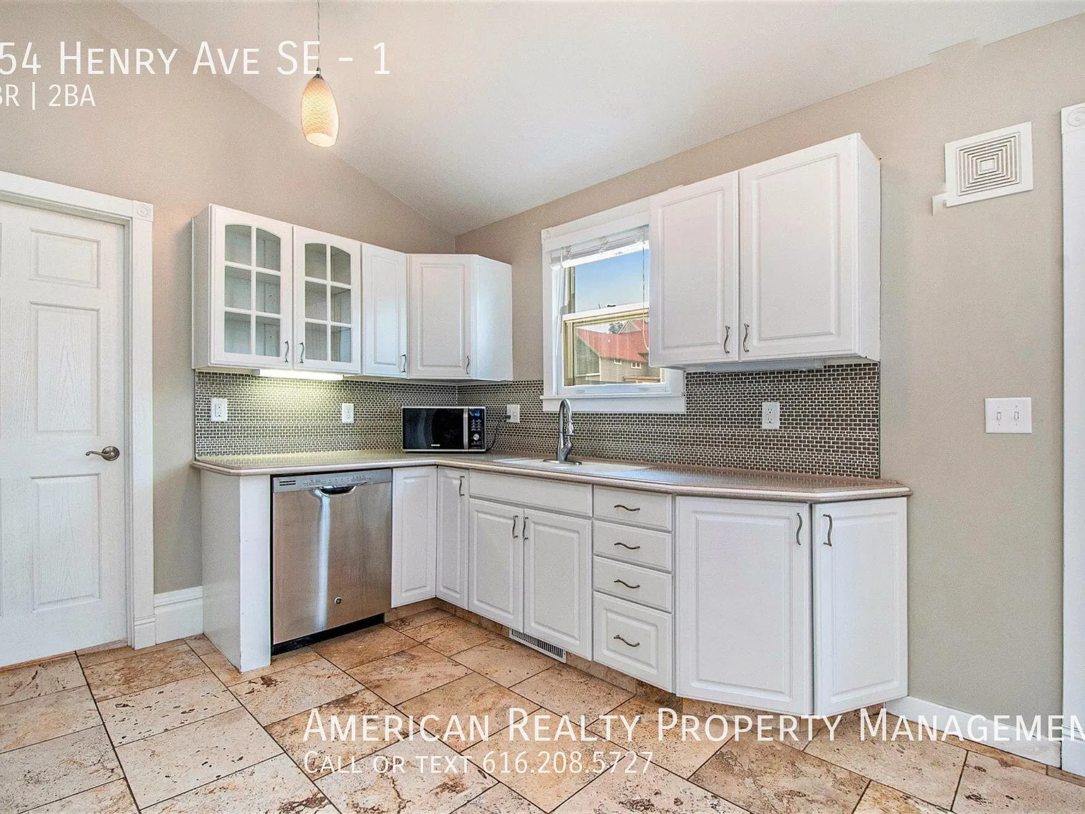 254 Henry Ave SE — Photo 4