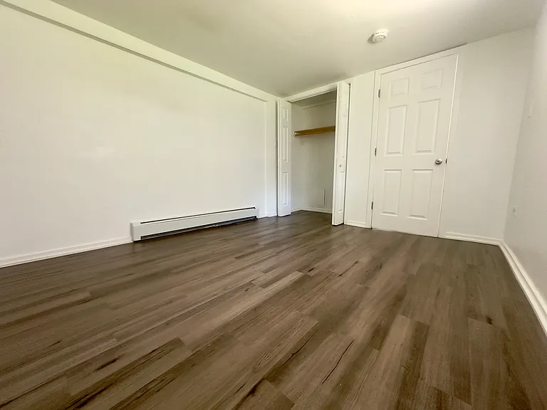 5718 W Melrose St — Photo 8