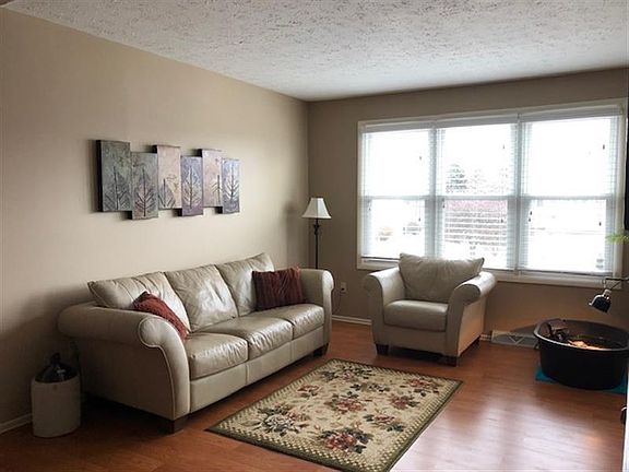 5th image of 242 Willow Pond Way