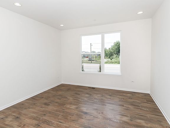5th image of 3S526 Cambridge Crse Lot 9.04