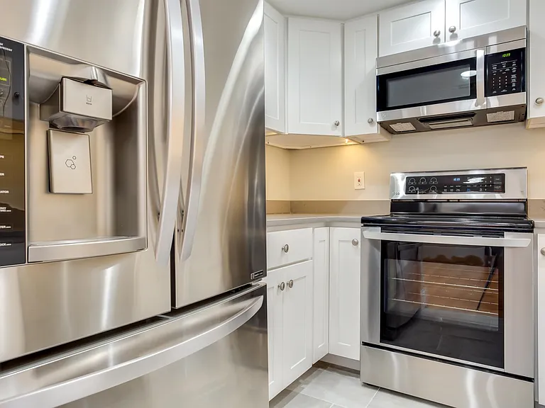 1045 N Stafford St — Photo 9