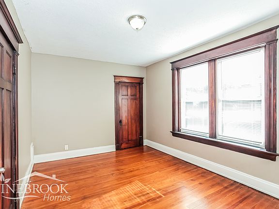 3rd image of 1053 Schiff Ave