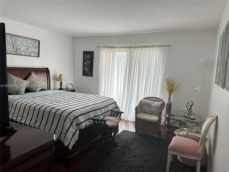 1610 Lenox Ave #412 — Photo 3