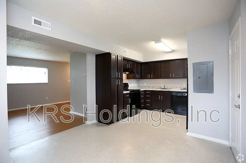 3 bed, 1.5 bath, 997 sqft, $1,145 — Photo 3