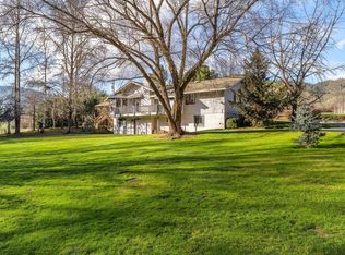 949 Wards Creek Rd, Rogue River, OR 97537