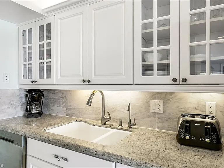 2750 Gulf Shore Blvd N #402 — Photo 7
