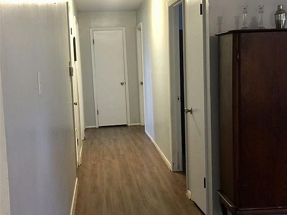 3rd image of 725 Dennis St