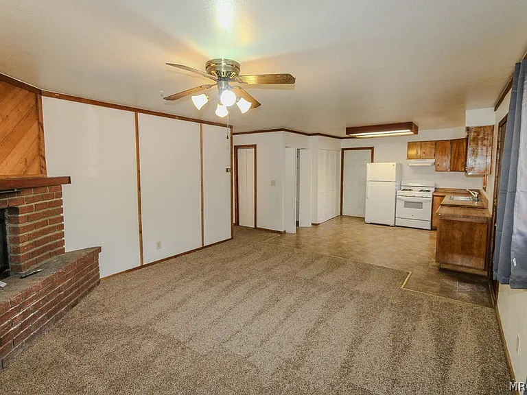 376 Santa Barbara Ave — Photo 4