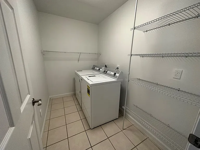 Fountain Square Apartments — Photo 43