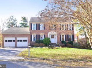 13703 Holton Pl, Chantilly, VA 20151