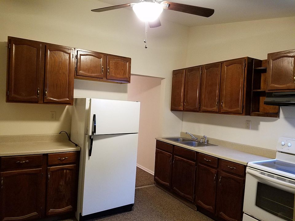 1st image of 881 Center St