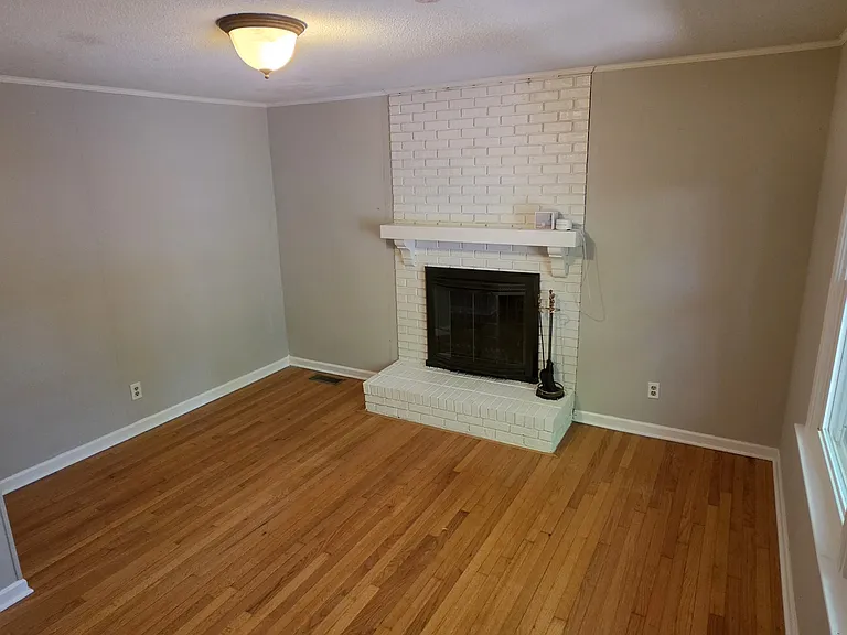 813 E Davie St — Photo 15