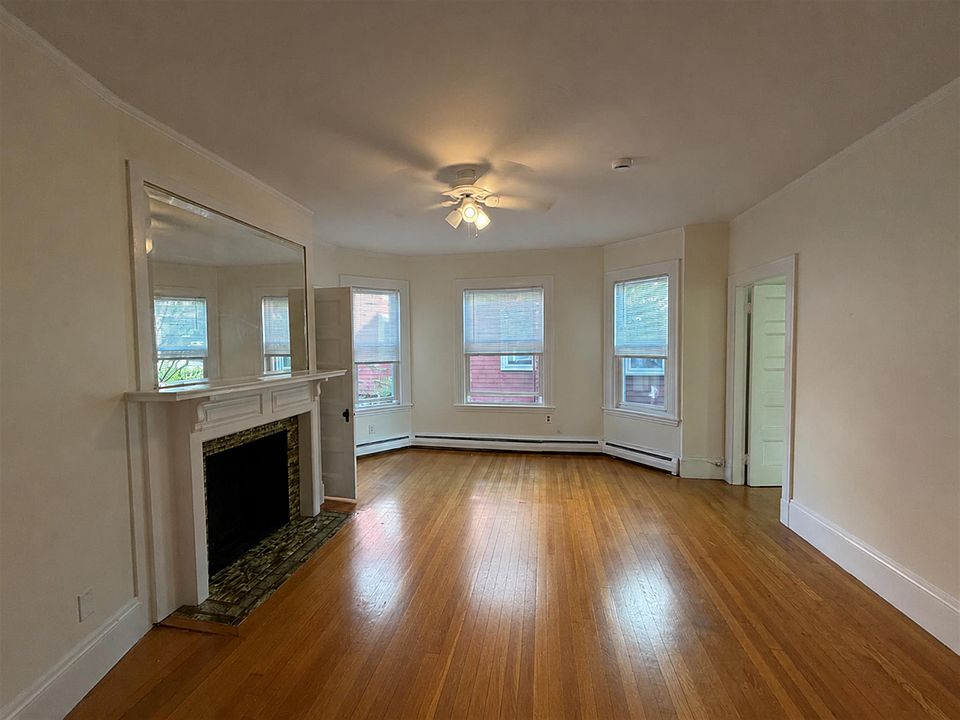 1st image of 159 Highland Ave APT 3