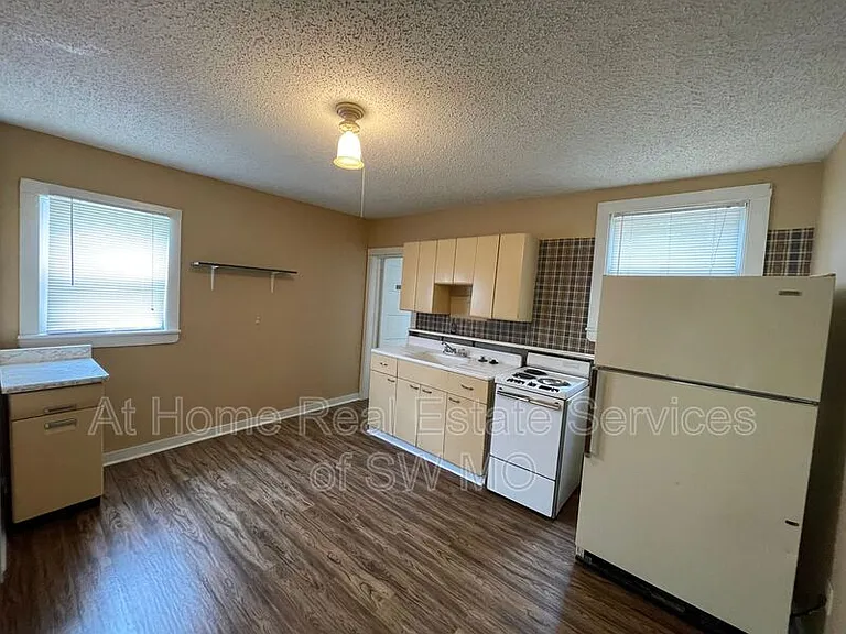 1219 W State St #WEST SIDE WS — Photo 1