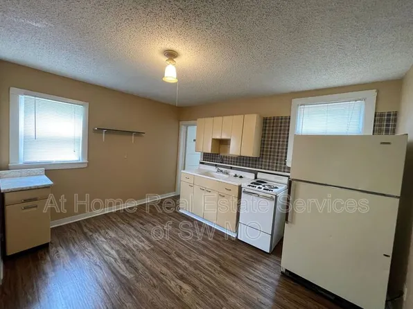 1219 W State St, Springfield, MO 65806