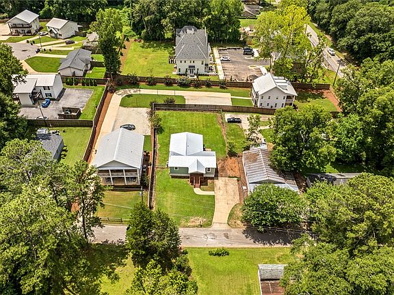3rd image of 108 Mimosa Ave