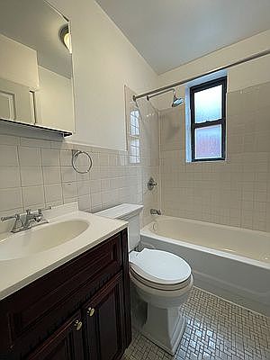 5th image of 226 Atlantic Ave APT 4L