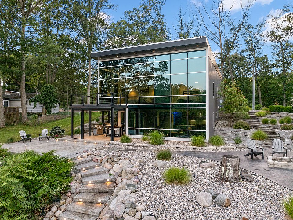 1st image of 6212 N Noreika
