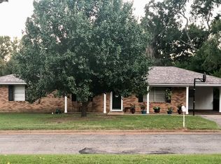 1706 W Point Tap Rd, Palestine, TX 75803