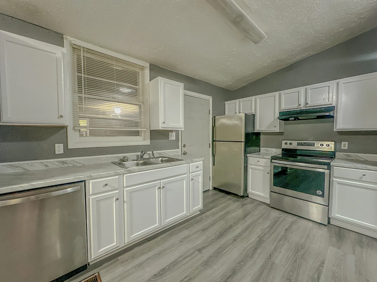 1013 Hillside Dri - 1 — Photo 4