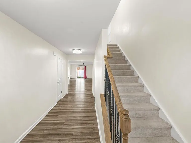 1422 Penrith Ct — Photo 2
